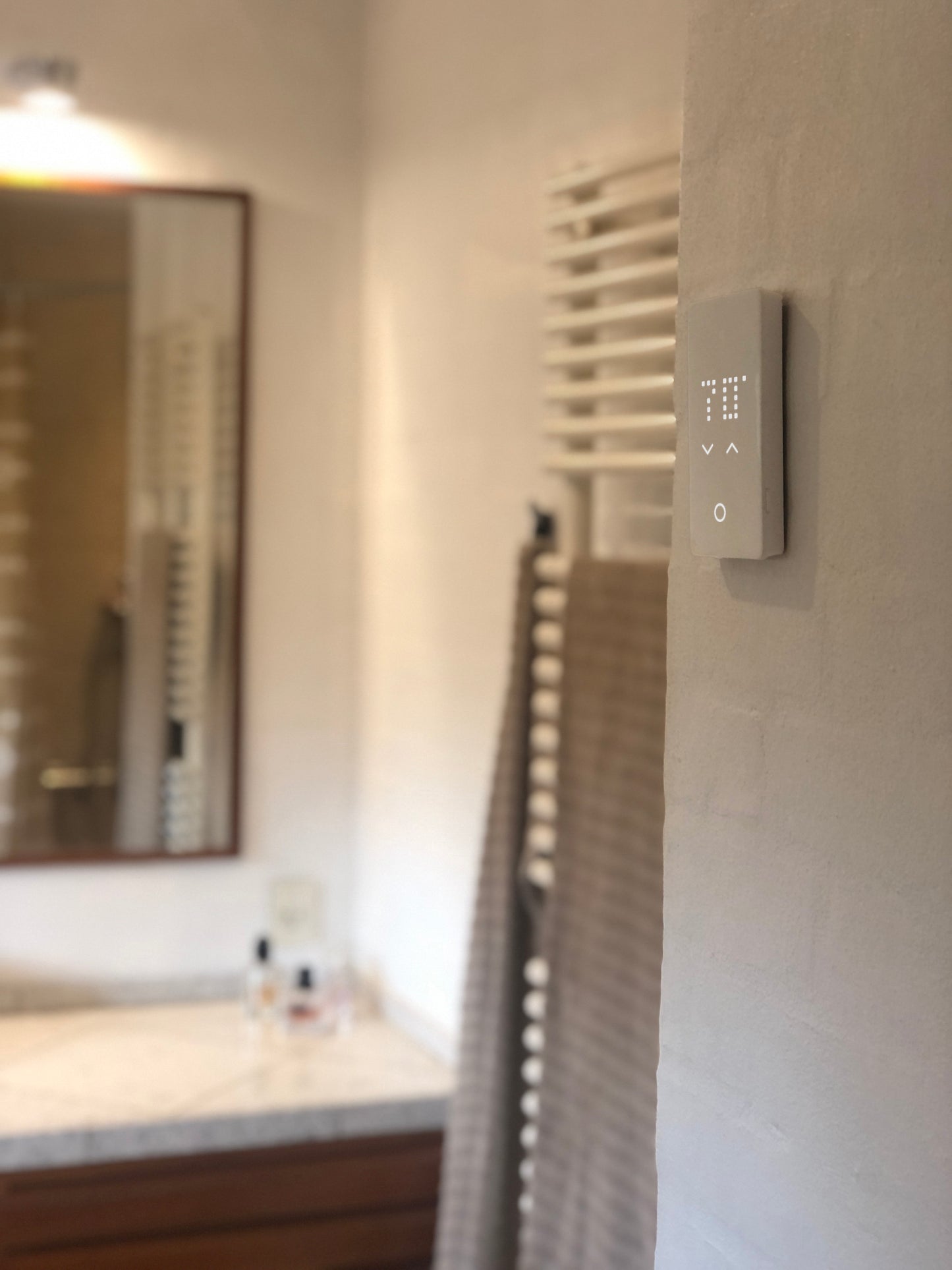 UTN5 LED Non-Programmable Touch Thermostat